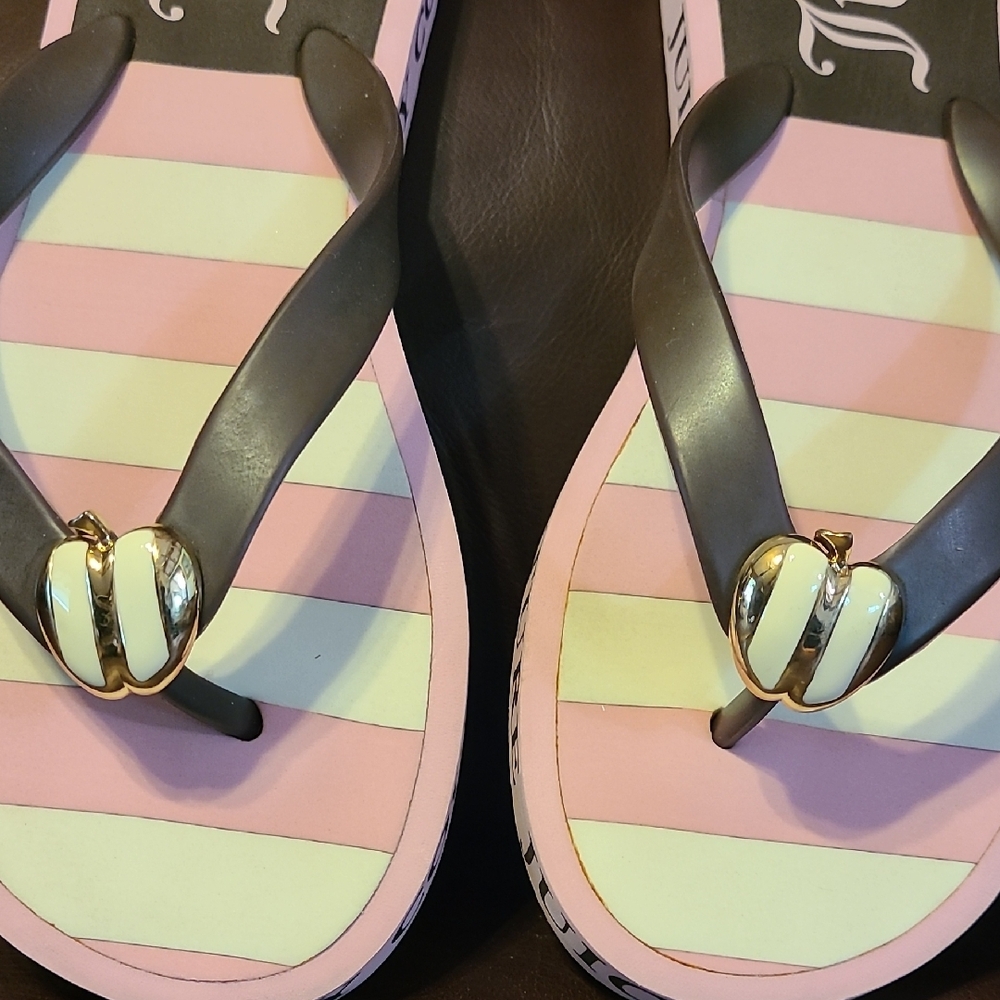 Juicy Couture Pink and Gold Sandals for Summer - Picture 7 of 9